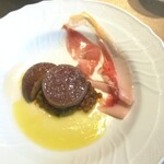 La Brianza - コテキーノとレンズ豆の煮込み肉厚椎茸とイベリコベジョータ。年末年始の縁起物メニュー、お金に見立てられたレンズ豆煮込みとお金をかき集めてくれる豚がぎゅっと詰め込まれたコテキーノ。コテキーノ肉肉しく美味☆