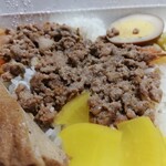 街角饅頭店 吉祥天 - 魯肉飯弁当￥500