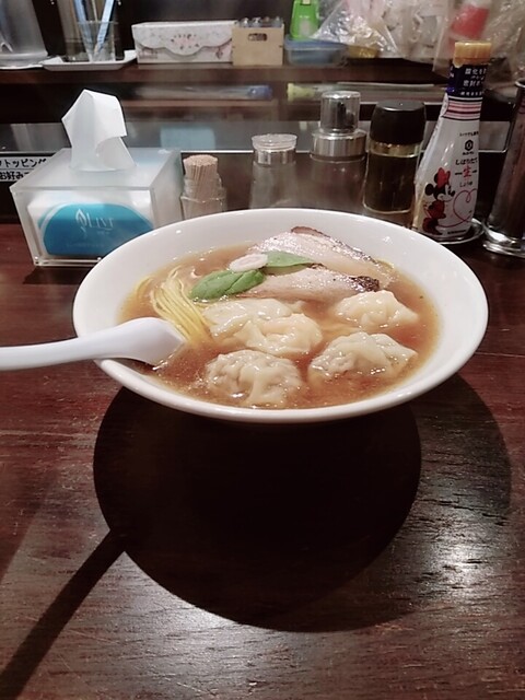薄味ではなく優しい味のワンタン麺 By 英昭 あんくるてい Uncle T S Cabin 井荻 ラーメン 食べログ