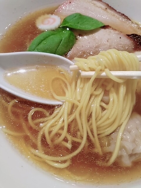 薄味ではなく優しい味のワンタン麺 By 英昭 あんくるてい Uncle T S Cabin 井荻 ラーメン 食べログ