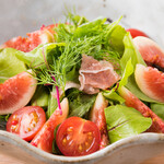 Salad with seasonal fruits, herbs and Prosciutto