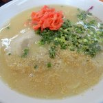 長浜ラーメン - 紅生姜とゴマを添えて