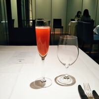 代官山ASO チェレステ 日本橋店 - 季節の食前酒　フランボワーズとグレープフルーツのスパークリングカクテル