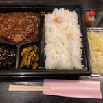 雷 - 定番のハンバーグステーキ弁当