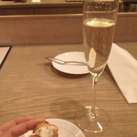 QUAND L'APPETIT VA TOUT VA！ The kitchen＆Wine - アミューズトリュフクリームが入ったプチシュー
                    サクサクでした。