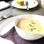 ヴァン・キャトル - 【 スープ 】聖護院大根のスープ
            キノコで香り高い非常に美味いスープだった。