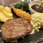デニーズ - アメリカ産牛フィレ肉のステーキ海老フライ添え〜トリュフソース〜(石窯ブールパン1個)