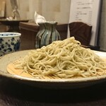 蕎麦切り 春のすけ - もり ¥850～丸抜き粗挽きされた蕎麦は群馬県常陸秋そば新そば+鹿追牡丹新そば+山形県最上早生在来種のブレンド。手挽き石臼と電動石臼を用いて自家製粉。