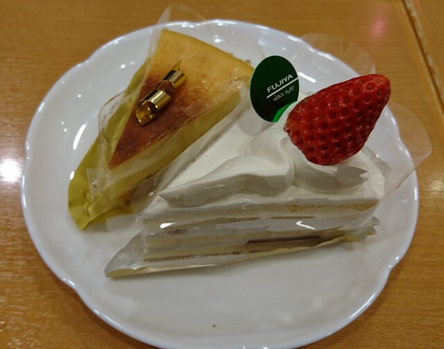 フジヤ デザート カフェ 新潟駅cocolo南館店 Fujiya Dessert Cafe 新潟 ケーキ 食べログ