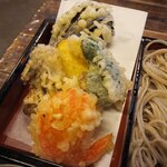 手打ちそば処 藤美 - 揚げ具合が絶妙な野菜天！