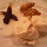 saveur - 最後は焼き菓子とエスプレッソ