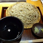 阿娑縛 - 天せいろ1800円のそば、汁は辛くあたたかいです