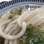 万福うどん - しっかりとコシを感じる麺