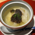 眞善美 - トリュフとトリュフ入り錦爽鶏ワンタンの上湯スープ