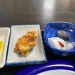 李餃子 - また定食には唐揚げとデザートに杏仁豆腐もセットになってました。