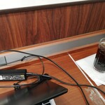 ドトールコーヒーショップ - カウンター電源あり