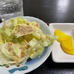Ri Gyouza - サラダは胡麻ドレッシングの野菜サラダ。