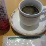 Saizeriya - ホットコーヒーと山ぶどうジュース