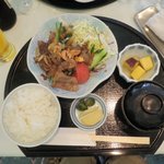Winza Paku Gorufu Ando Kantorikurabu - 生姜焼き定食