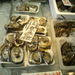 道の駅 氷見 海鮮市場 - 氷見産岩牡蠣