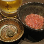 炭火焼専門食処 白銀屋 - かにみそ三百円に酒盗三百円