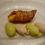 ラッフィナート - ☆焼きたてパイのカンノーロが中のカスタードクリームがとろ～りのぞいています☆