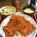 そば粉カフェバー ずく箱 - たれカツ丼セット。