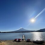 河口湖スイーツガーデン - 粉雪かぶる富士と河口湖