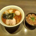支那そばや - 醤油ワンタン麺 & きざみチャーシューごはん