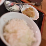 天龍飯店 - キムチタンタン麺（７５０円）の半ライス・ザーサイ・杏仁豆腐２０２１年１月