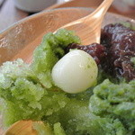 とらや工房 - たっぷり掛かった抹茶蜜と白玉