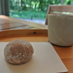 とらや工房 - 赤飯大福　￥５００（煎茶つき）