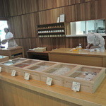 とらや工房 - 桐箱に入った和菓子①