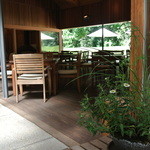 とらや工房 - 両サイドオープンの席