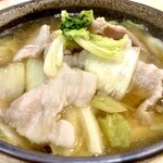 [Winter only] Udon with pork belly and Chinese cabbage soup