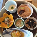 Shima Kankou Hoteru Beisui-To - 朝食
      桶盛り彩々
      三点箱盛り