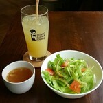 ISLAND DINING&BAR - グレープフルーツジュースとサラダと野菜のコンソメスープ