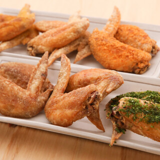 There are 8 types of chicken dish! The secret spice “original” is the most popular.