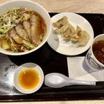 天津飯店 - チャシュー麺と餃子のセット