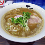 ラーメン人生JET - たまり醤油で仕上げた鶏煮込みそば