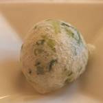 アルベルゴ・バンブー - 「下田の岩海苔を練りこんだゼッポレ」(⑥⑧)：濃厚な磯の香りがする“小さなピッツァ”