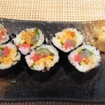 玄海鮨 - ウニ  イクラ  マグロ  イカ  白身  キュウリの細巻き