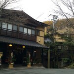 歴史の宿 御客屋 - 冬空の温泉宿。日本の美