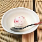 すし匠 - 苺ミルクのアイス