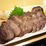 日本酒原価酒場 元祖わら屋 - 豚肉の藁焼きｽﾃｰｷ