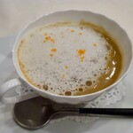 礼華 - 上海蟹のビスク。これ一杯に１０匹分の上海蟹が使われてるそうです！！スプーンで飲むのもいいんですが、カップに口をつけて一気に飲むと、天国です