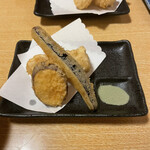 Honke Ayumi Sushi - 後ろに隠れている白子と野菜の天ぷら