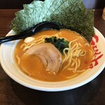 吟家 - 辛豚ラーメン＋海苔増し