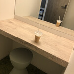 テンザホテル＆スカイスパ - アイスカフェラテをドレッサー台前で…
