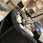 テンザホテル＆スカイスパ - 海鮮丼はテーブル席脇でライブで作ってくれます。